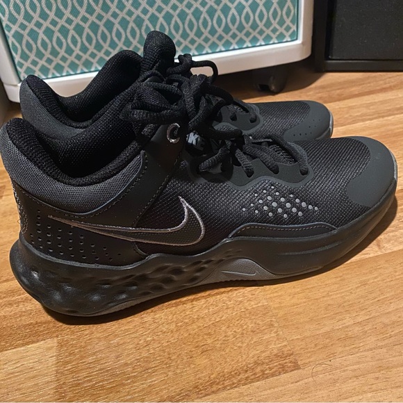 Nike Fly By Mid 3 Basketball Sneaker. - Picture 2 of 12